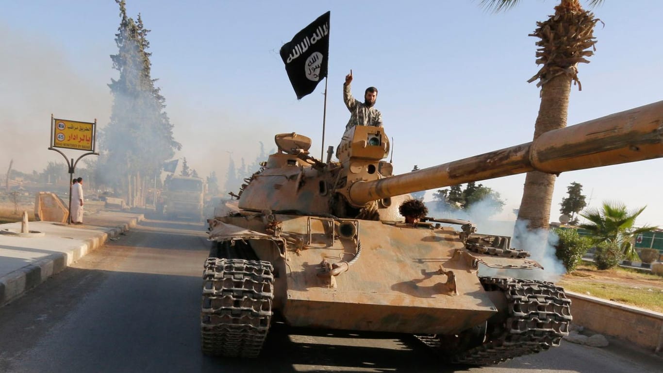 IS-Kämpfer bei der Eroberung der nordsyrischen Stadt Al-Rakka.