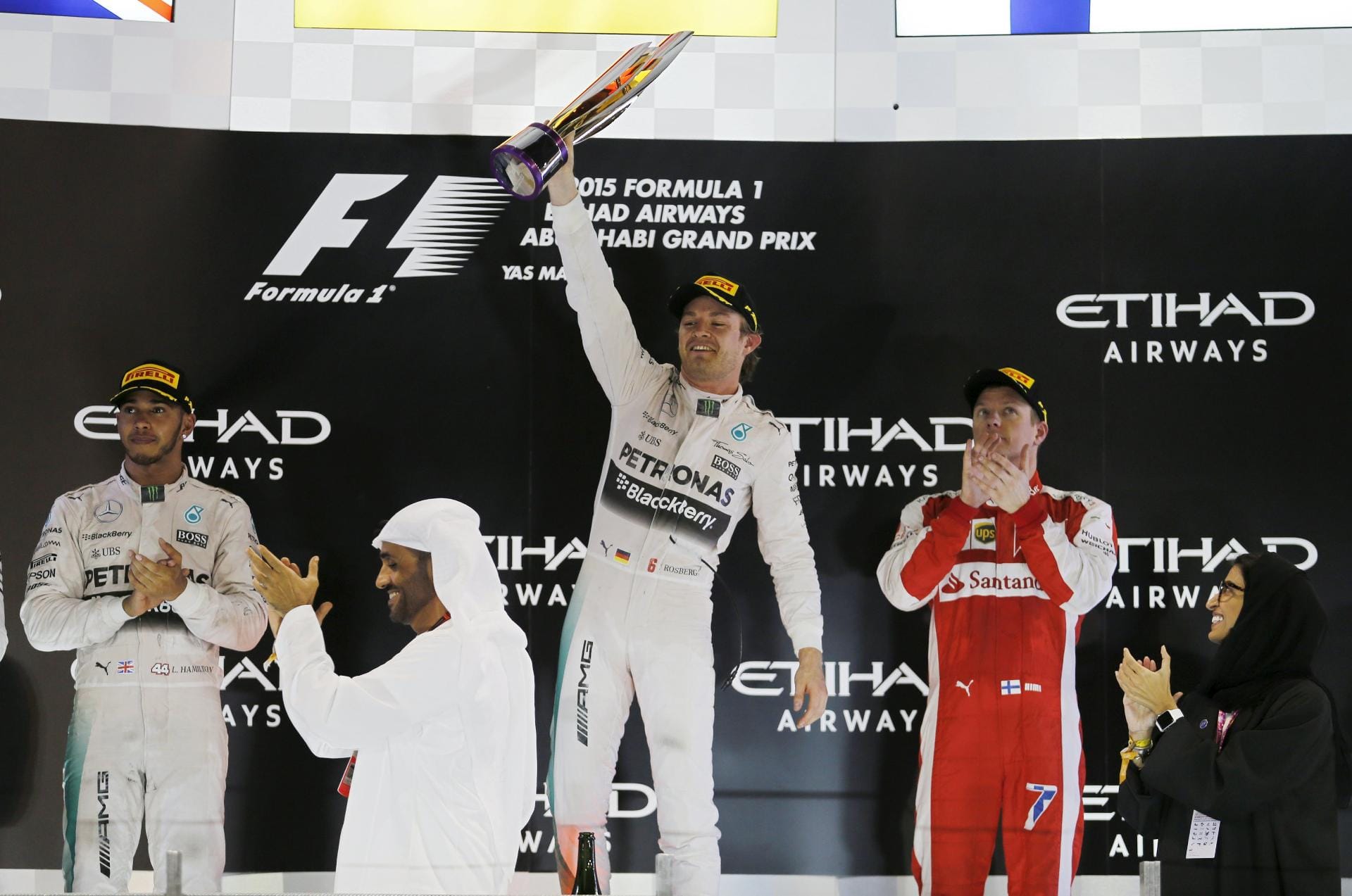 Rosberg gewinnt das letzte Rennen der Saison, es ist der dritte Sieg in Folge. Hamilton und Räikkönen landen auf den Plätzen zwei und drei.