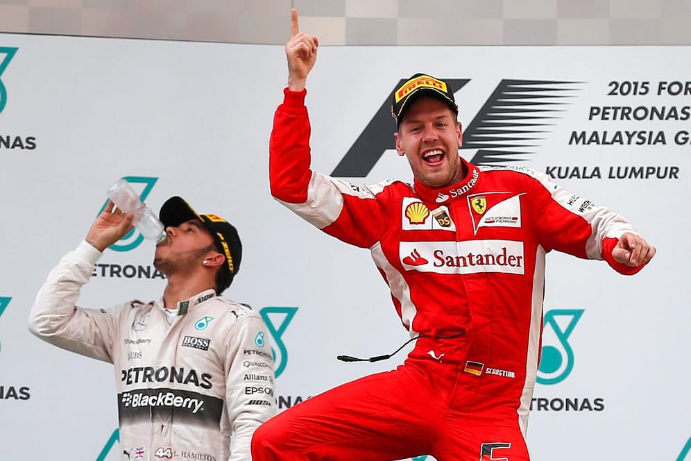 Mit Sicherheit ein Saison-Höhepunkt: Sebastian Vettel jubelt über seinen Sieg beim Rennen in Malaysia.