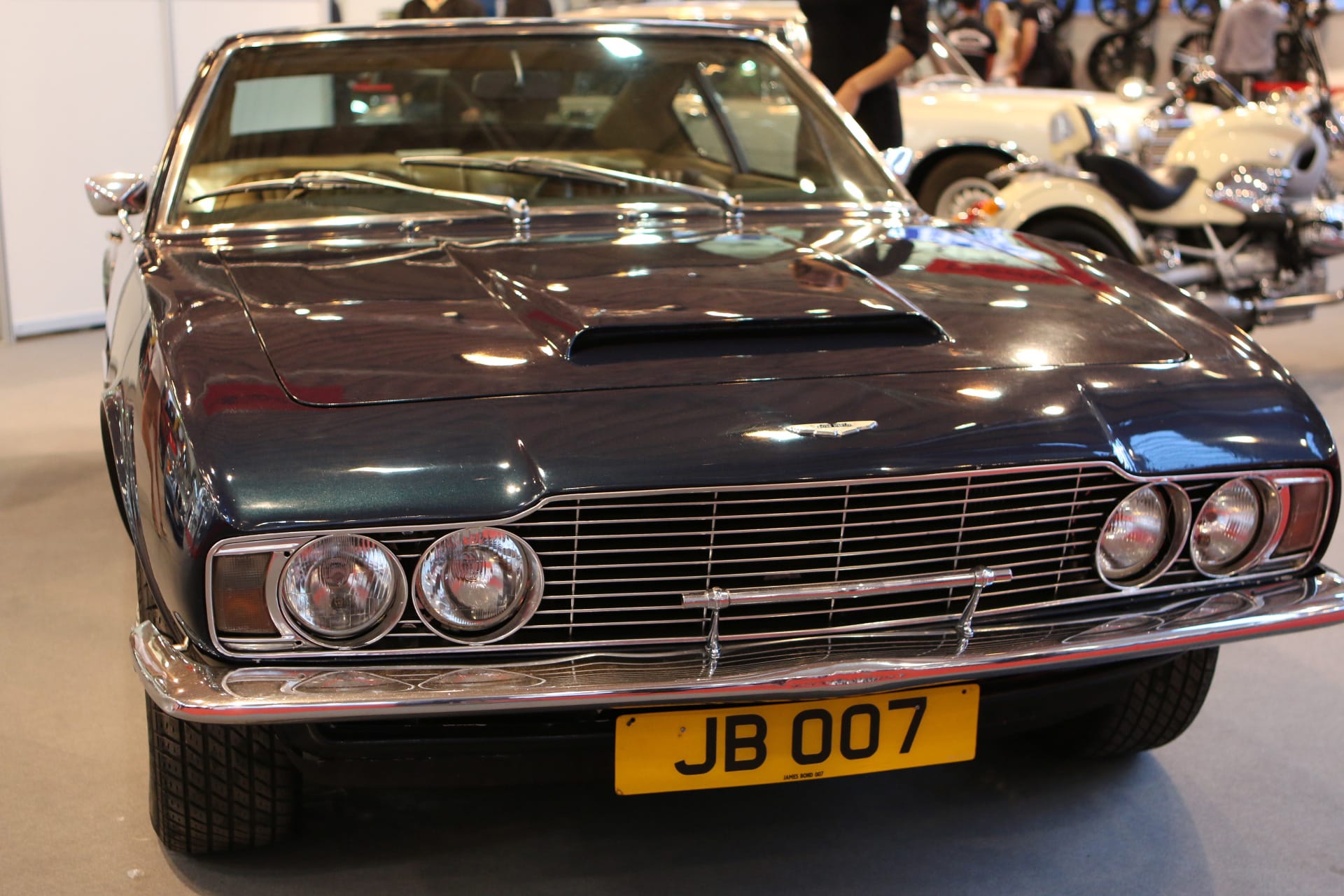 Der Aston Martin DBS von 1967 war "Im Geheimdienst ihrer Majestät" (1969) unterwegs – an die Szene erinnert sich wirklich fast jeder.