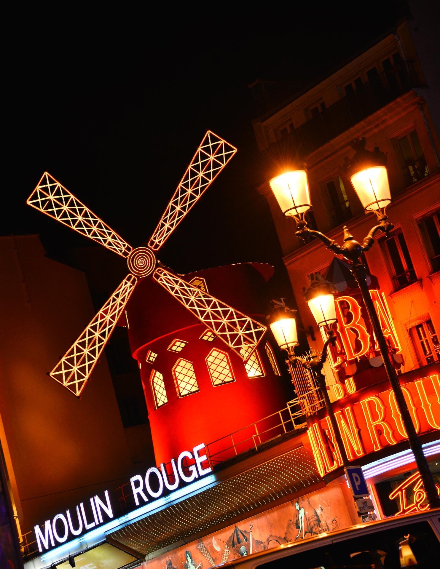 Seit nunmehr 126 Jahren bezaubert das Revuetheater Moulin Rouge in Paris die Besucher.