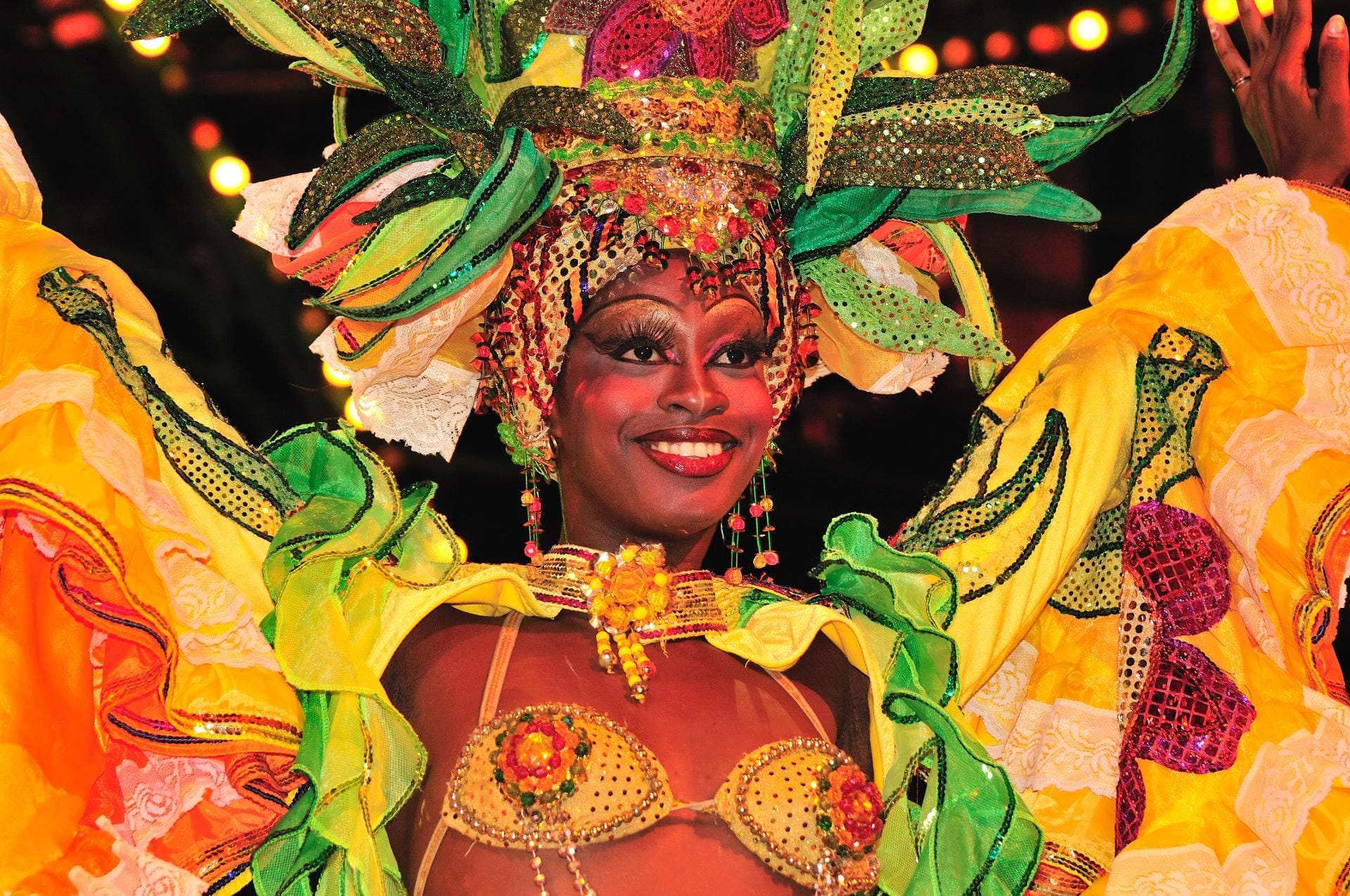 Präsentiert wird brasilianische Tanzkultur, angefangen bei Ureinwohnern bis zum Karneval. Höhepunkt sind die temperamentvollen TänzerInnen in ihren Karnevalskostümen.