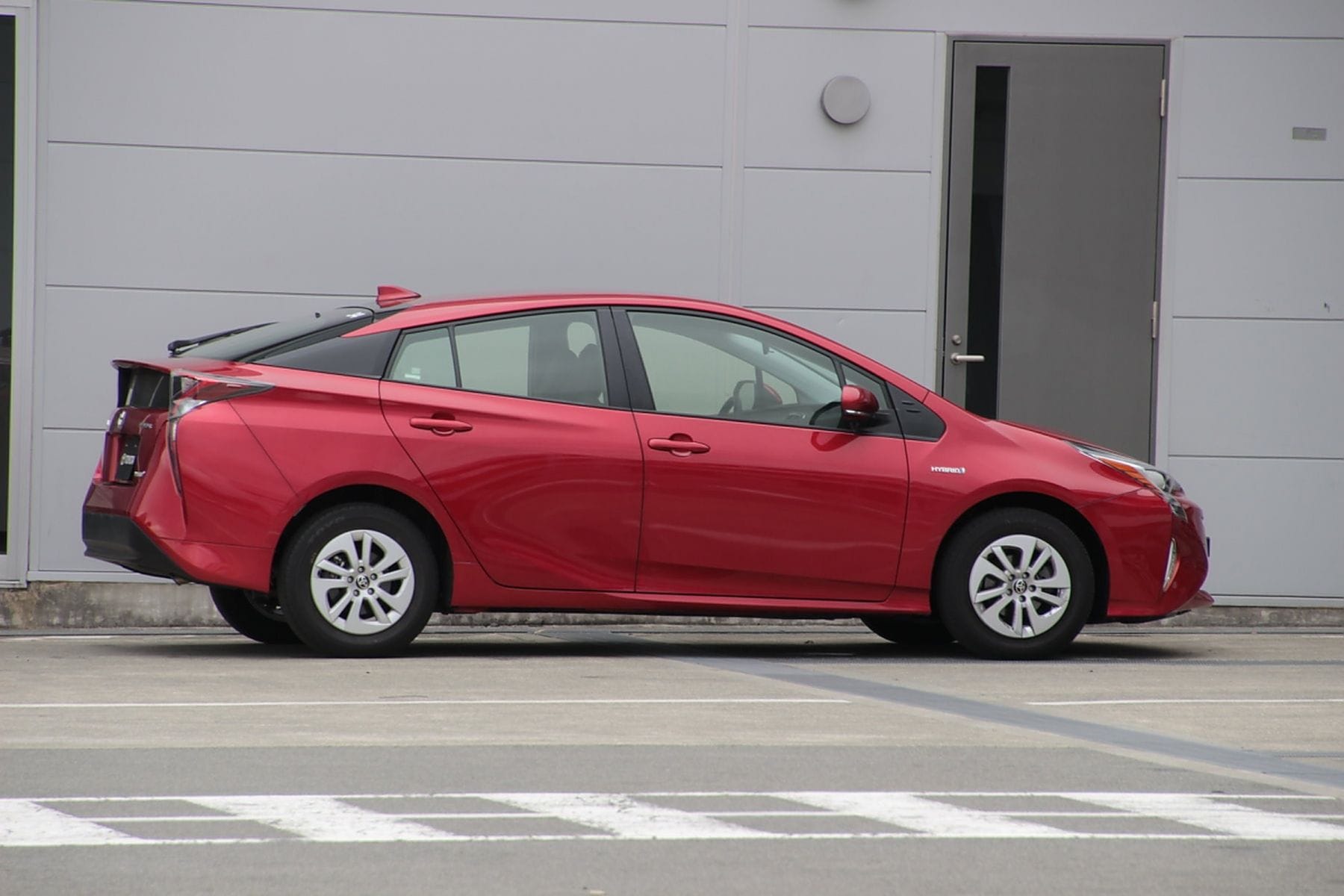 Wer auf verhältnismäßig umweltfreundliche Mobilität abfährt, werfe ein Blick auf den neuen Hybridwagen Toyota Prius.
