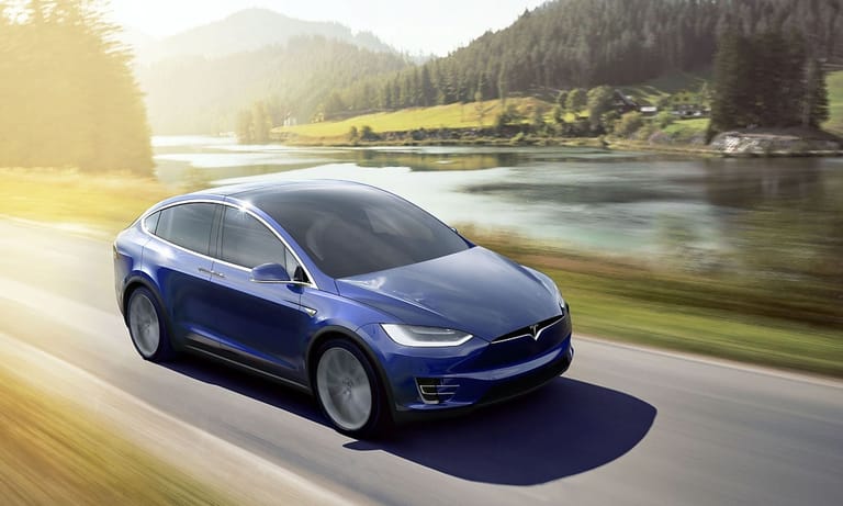 Noch ein Stück weiter geht Tesla: Das Elektro-SUV Model X kommt.