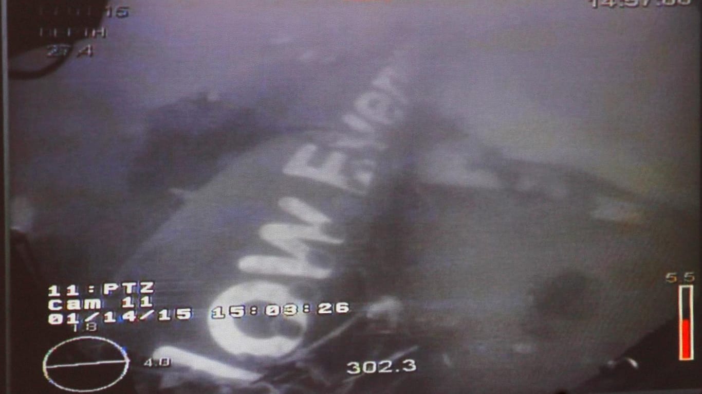 Das Wrack von Flug QZ8501. Menschliches Versagen führte zum Absturz der Maschine.