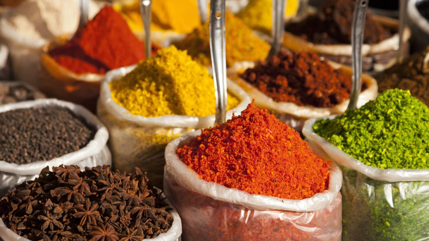 Indische Gewürze bieten eine große Vielfalt und Kreativität beim Abschmecken von Speisen.