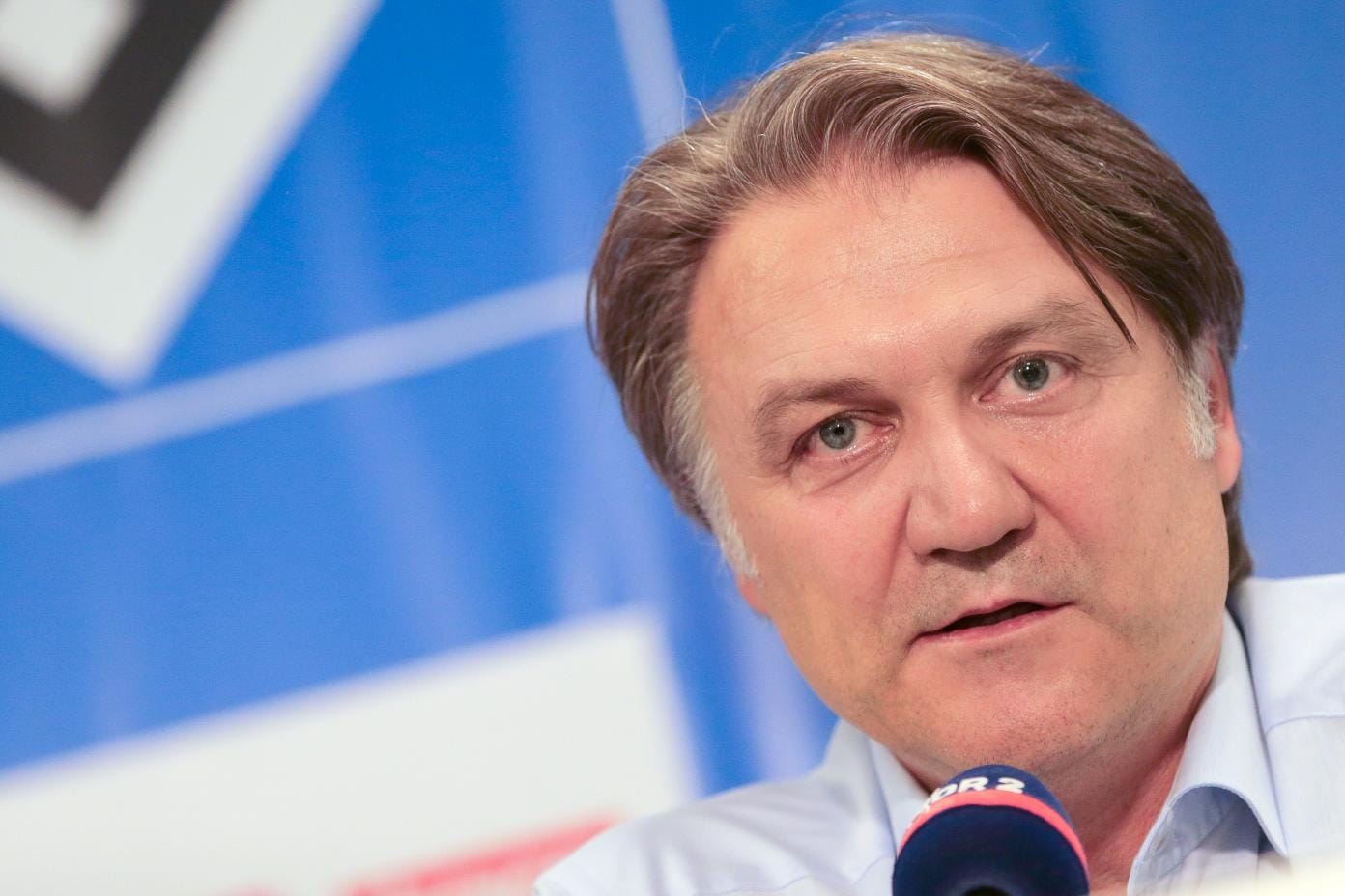 Trotz Rekord-Minus fordert HSV-Vorstandsvorsitzende Dietmar Beiersdorfer weitere Investitionen, "um den HSV konkurrenzfähig zu machen".