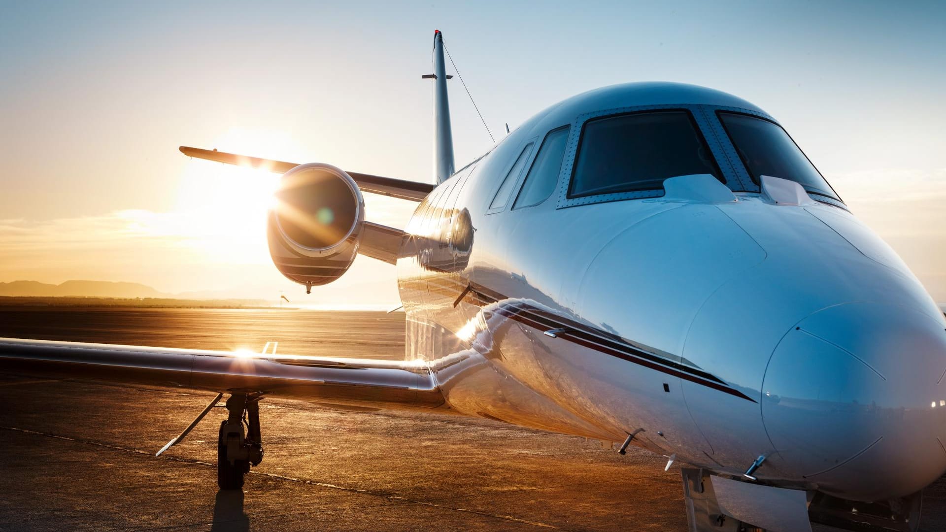 Ein 1,5-Stunden-Flug von Frankfurt nach Nizza in der Small Size Kategorie schlägt mit 11.022 Euro und ein 2,6-Stunden-Flug von München nach St. Petersburg in Mid Size mit 24.342 Euro pro Jet zu Buche.