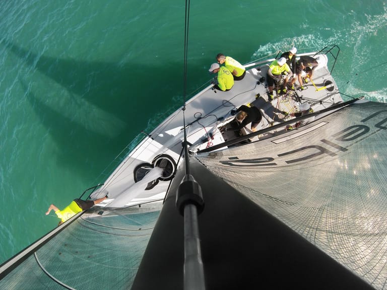 Ist die GoPro am Körper gut gesichert, lässt sich auch der Zehn-Meter-Mast einer Segelyacht damit problemlos erklimmen.