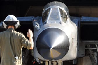 Bereits kommende Woche soll die Bundeswehr die ersten zwei Tornado-Aufklärungsjets und ein Tankflugzeug vom schleswig-holsteinischen Fliegerhorst Jagel auf den türkischen Nato-Stützpunkt Incirlik verlegen.