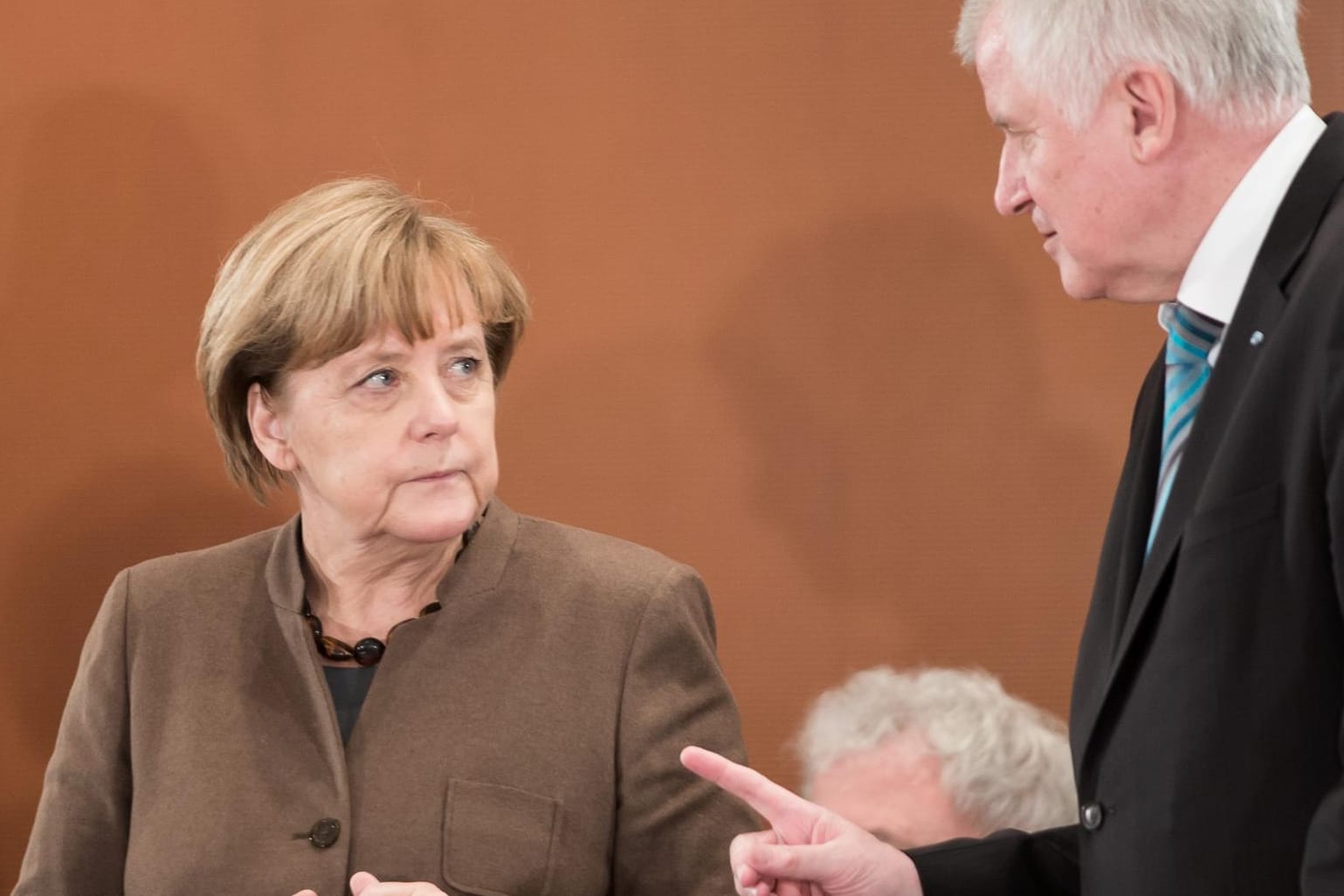 CSU-Chef Horst Seehofer setzt Kanzlerin Angela Merkel weiter unter Druck.