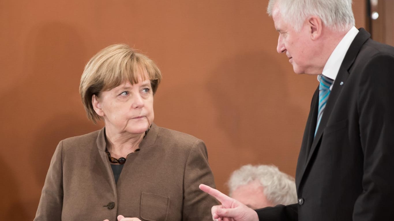 CSU-Chef Horst Seehofer setzt Kanzlerin Angela Merkel weiter unter Druck.