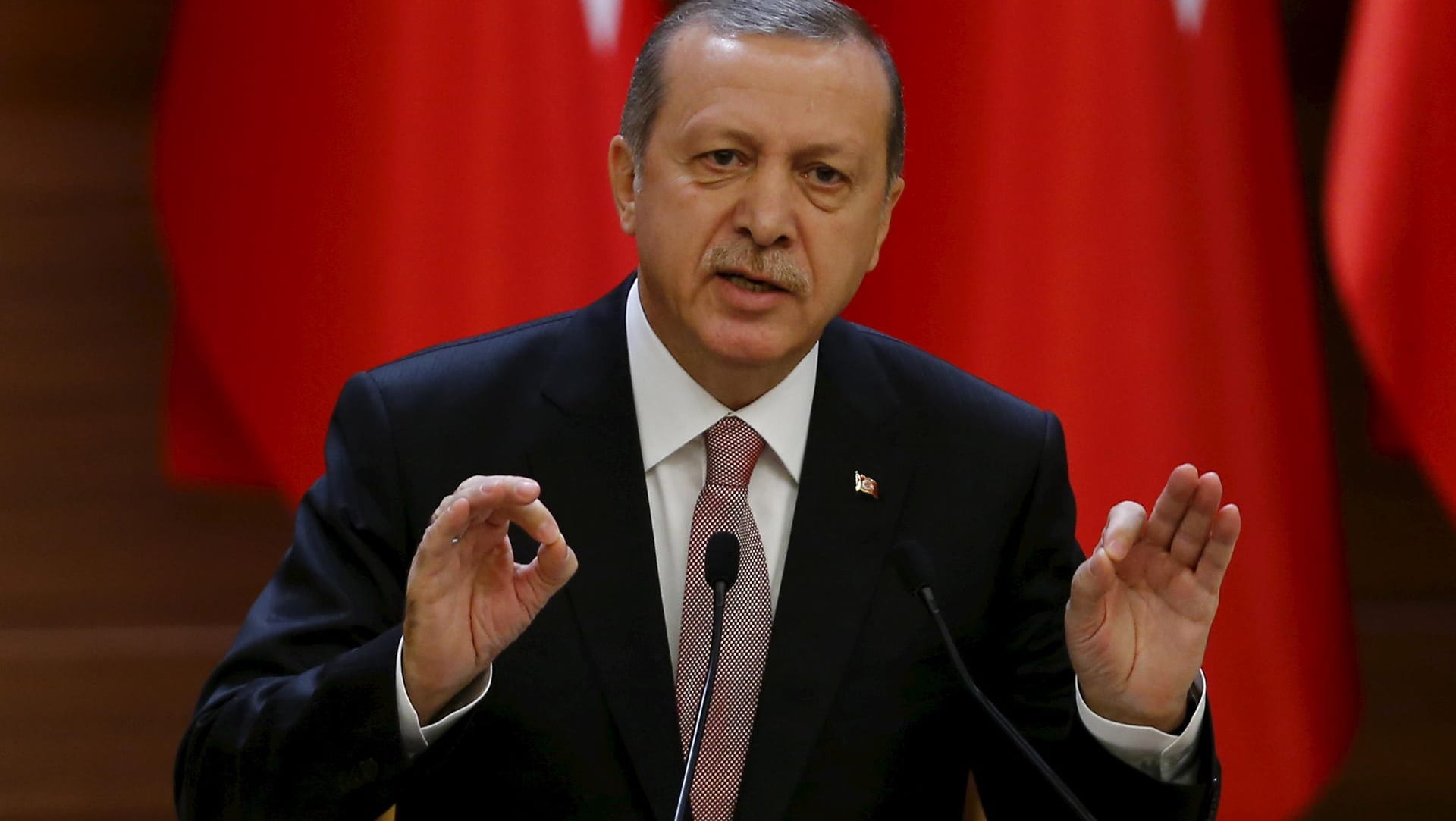 Türkischer Präsident Erdogan: Im Streit um den Abschuss des russischen Kampfjets will keine Seite nachgeben. Türkischer Präsident Erdogan: Im Streit um den Abschuss des russischen Kampfjets will keine Seite nachgeben.