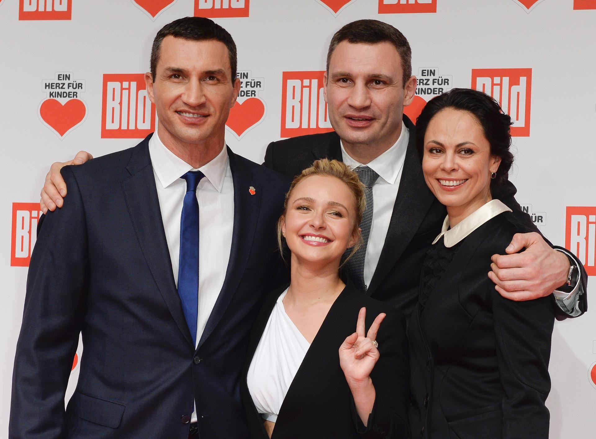 Familienausflug: Wladimir Klitschko mit seiner Freundin, der Schauspielerin Hayden Panettiere, und Vitali Klitschko mit seiner Frau Natalia.
