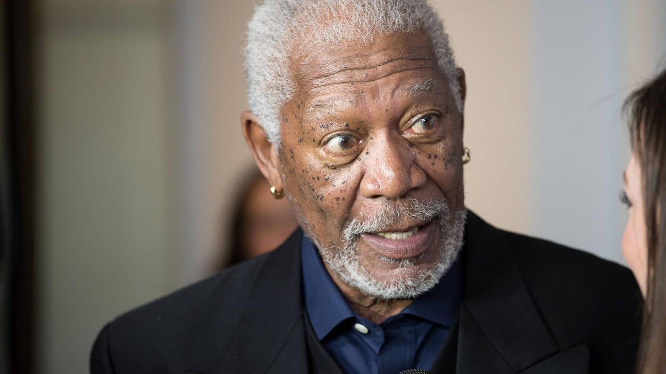 Morgan Freeman erlitt eine Schrecksekunde: Bei seinem Privatjet platzte der Reifen.
