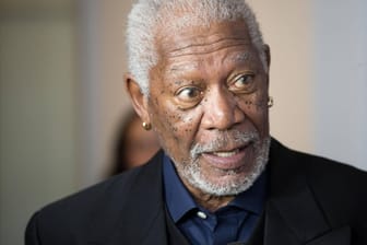 Morgan Freeman erlitt eine Schrecksekunde: Bei seinem Privatjet platzte der Reifen.