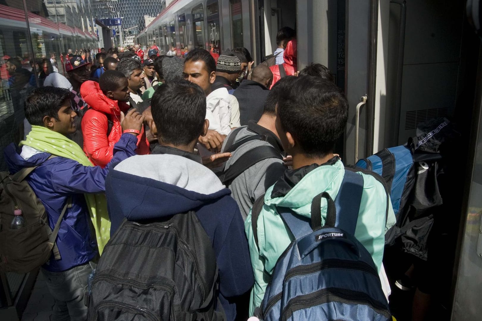 "Haben unsere Länder überrannt" - Flüchtlinge am Grazer Bahnhof.