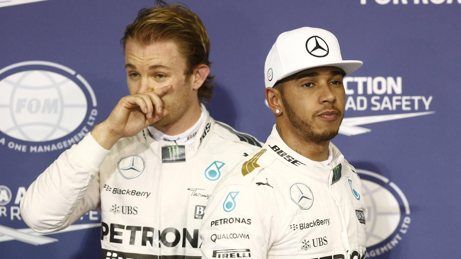 Die beiden Mercedes-Piloten Nico Rosberg (li.) und Lewis Hamilton sind nicht die besten Freunde. Die beiden Mercedes-Piloten Nico Rosberg (li.) und Lewis Hamilton sind nicht die besten Freunde.
