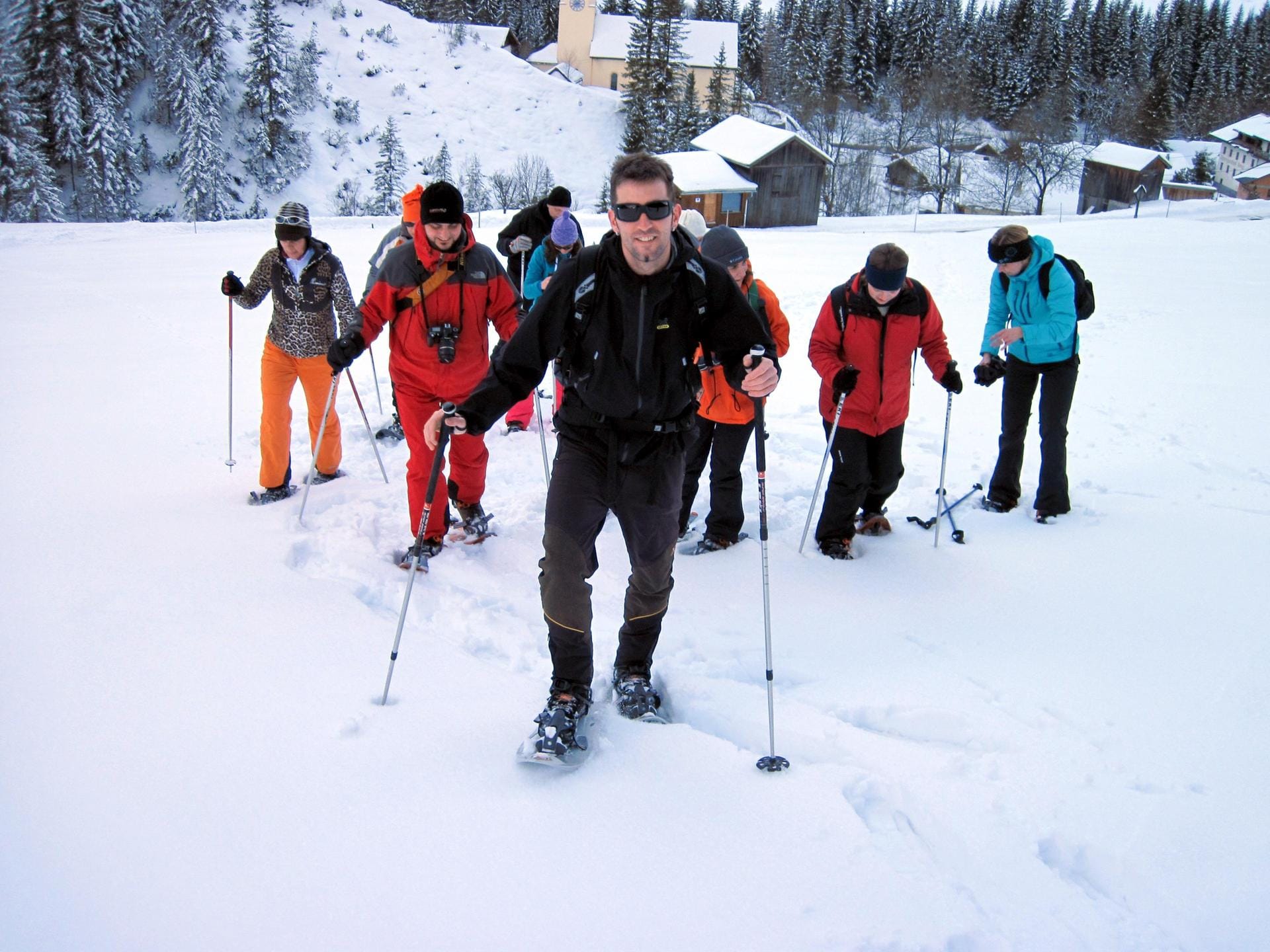 Schneeschuhtour mit Skilehrer Gerd Amann (vorne) in Ehrwald.