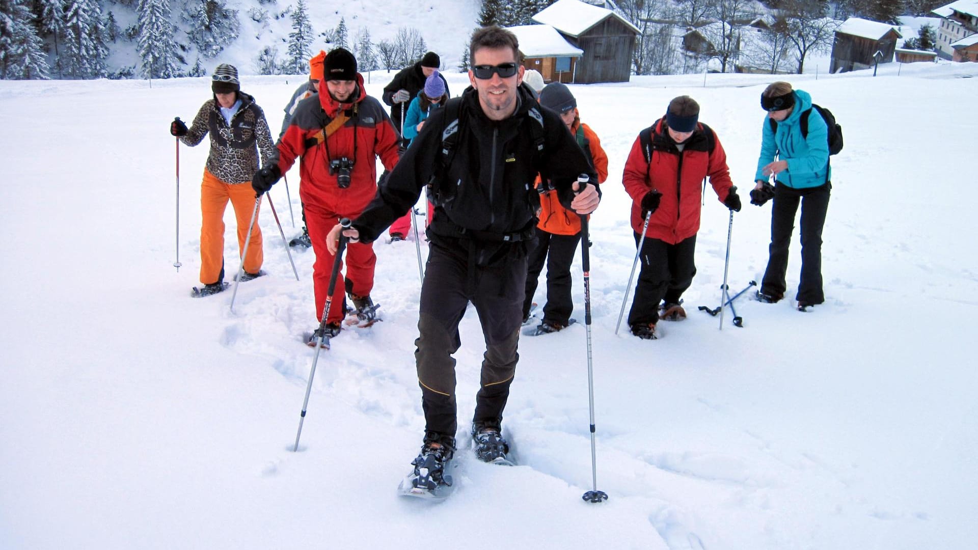 Schneeschuhtour mit Skilehrer Gerd Amann (vorne) in Ehrwald.