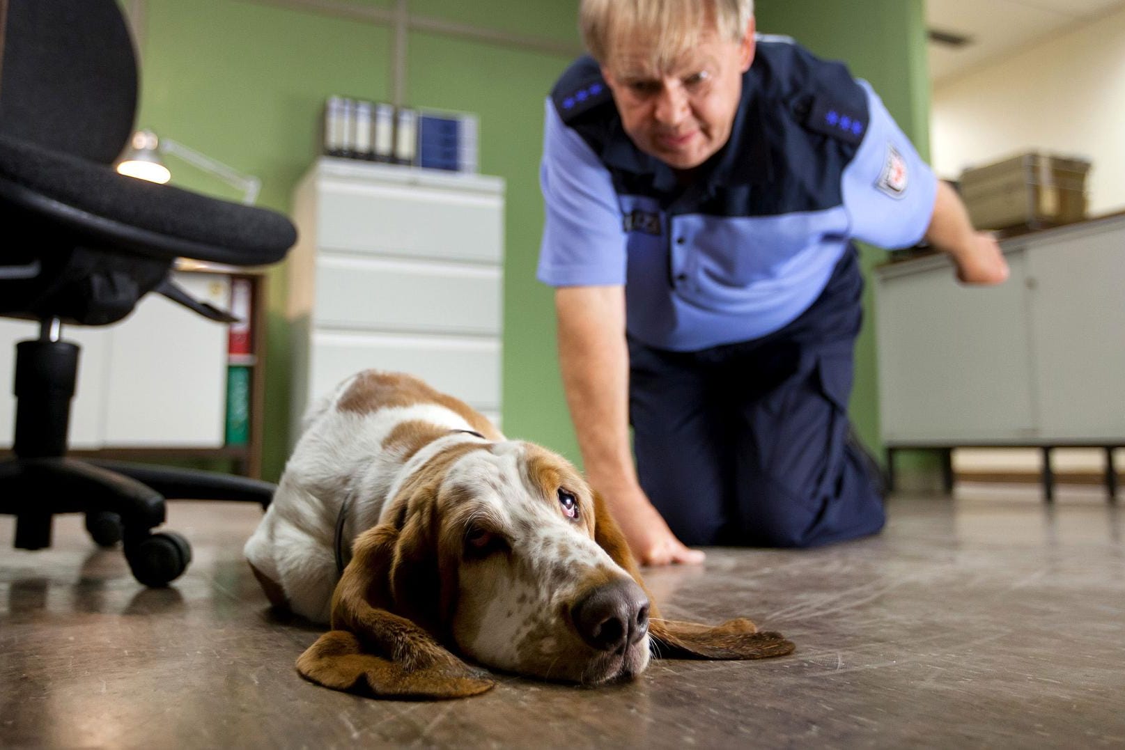 Einfallslose Story und peinlicher Running Gag: Bei diesem "Polizeiruf" verdrehte selbst der Revierhund die Augen.