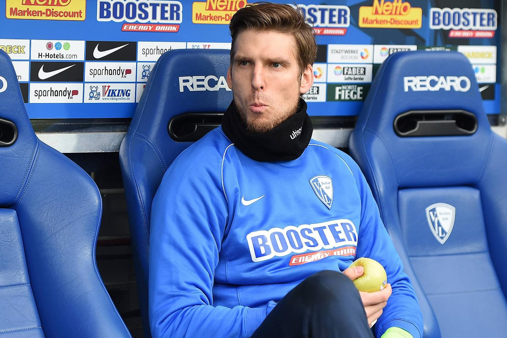VfL-Keeper Andreas Luthe darf vorerst nicht einmal mehr auf der Ersatzbank Platz nehmen.