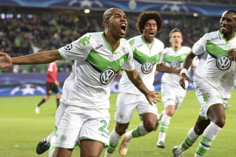 Naldo jubelt: Der VfL Wolfsburg schlägt Manchester United und zieht in die nächste Runde der Champions League ein.