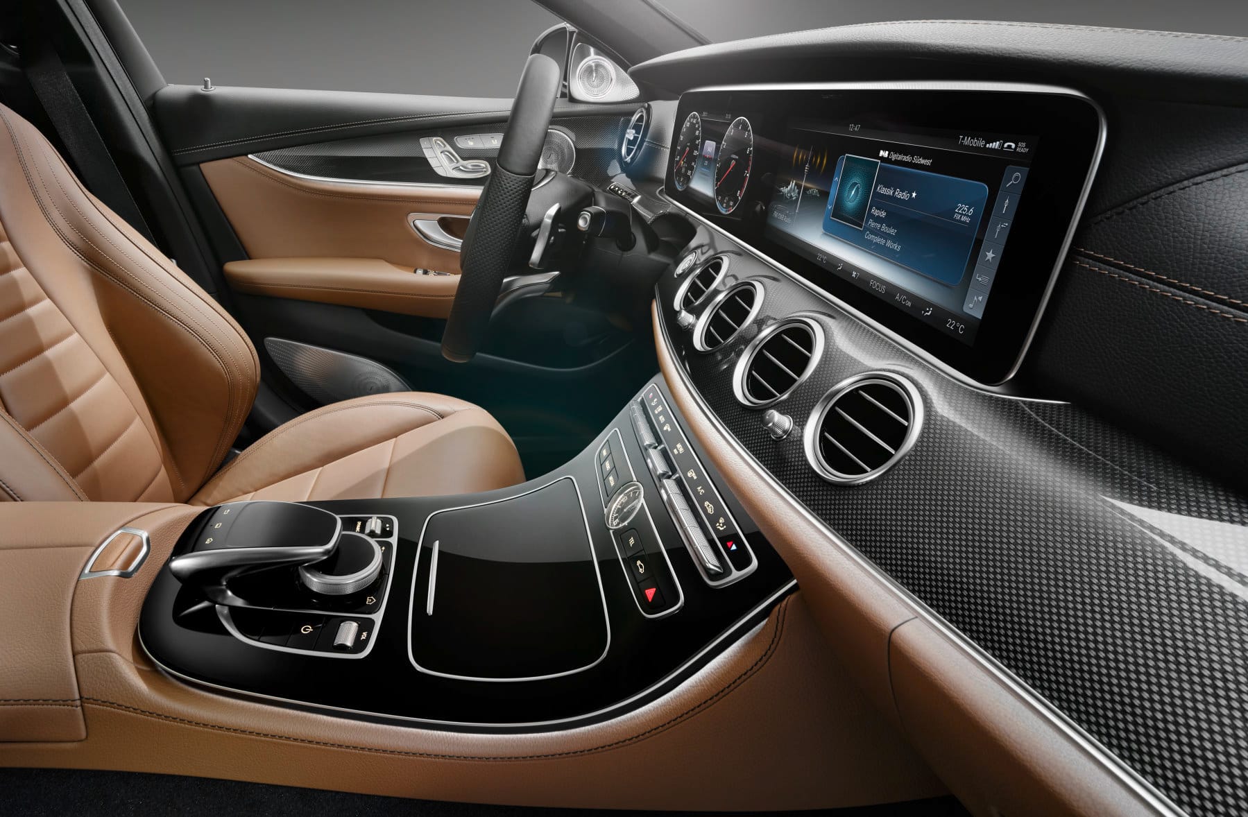 Mercedes setzt weiterhin auf einen auf der Mittelkonsole platzierten Controller mit Touchfunktion.