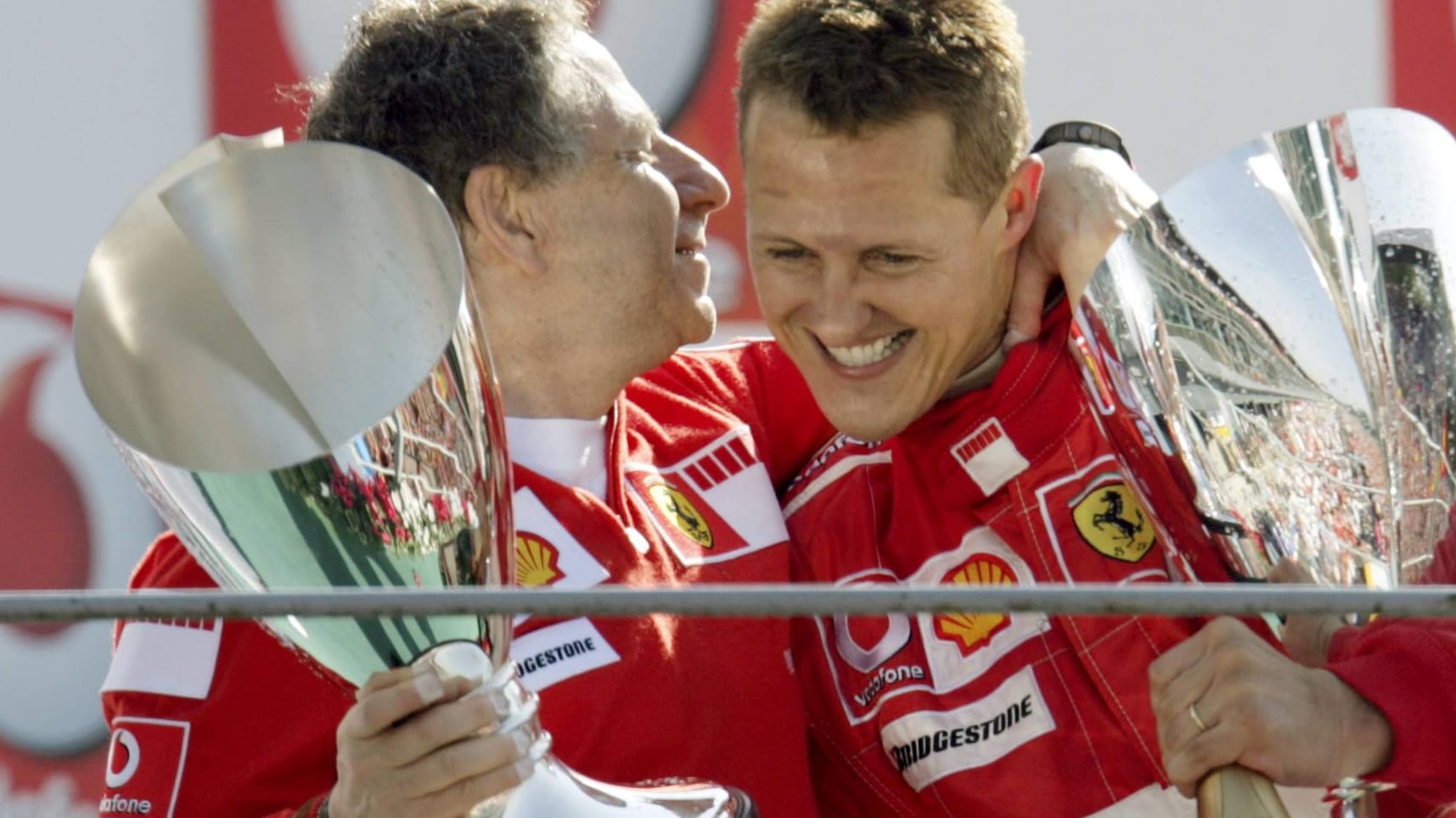 Der frühere Ferrari-Teamchef Jean Todt (links) und Michael Schumacher im Jahr 2006 gemeinsam auf dem Siegerpodest in Monza: Beide verbindet noch heute eine enge Freundschaft. Der frühere Ferrari-Teamchef Jean Todt (links) und Michael Schumacher im Jahr 2006 gemeinsam auf dem Siegerpodest in Monza: Beide verbindet noch heute eine enge Freundschaft.