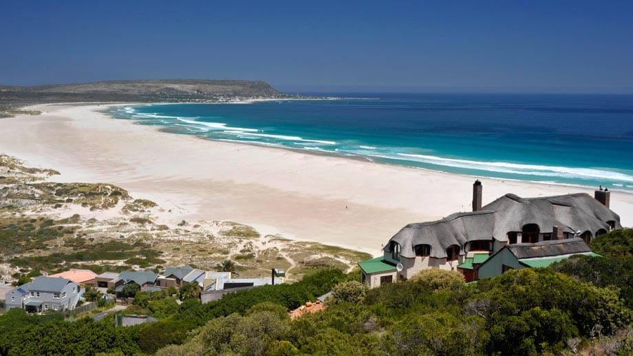 Nordhoek Beach bei Kapstadt ist mit seinem Sandstrand ebenfalls Drehort des Films.