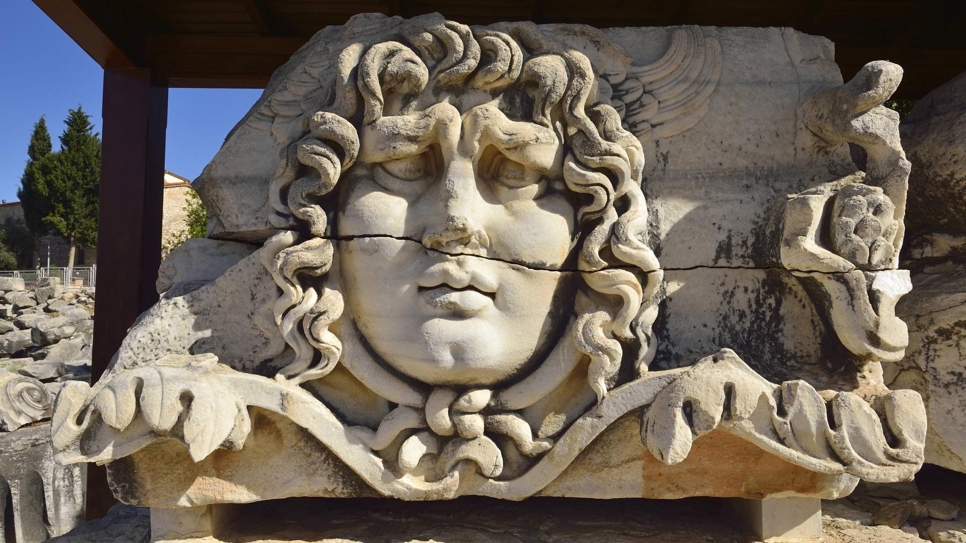 Eine antike Medusa-Skulptur im Apollon-Tempel im türkischen Didyma.