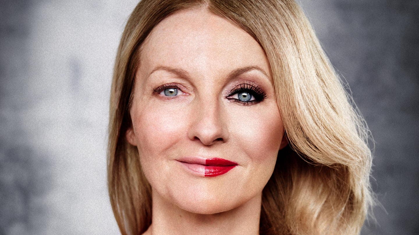 Frauke Ludowig - eine Gesichtshälfte ohne, eine mit Make-up.