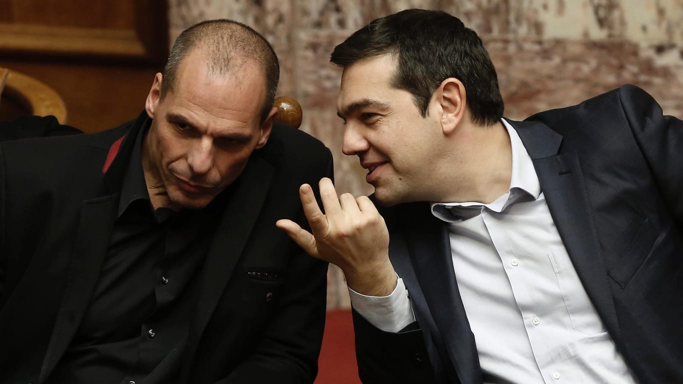 Nach der gewonnenen Wahl noch ein inniges Duo: Der griechische Regierungschef Alexis Tsipras (re) und sein Finanzminister Yanis Varoufakis.