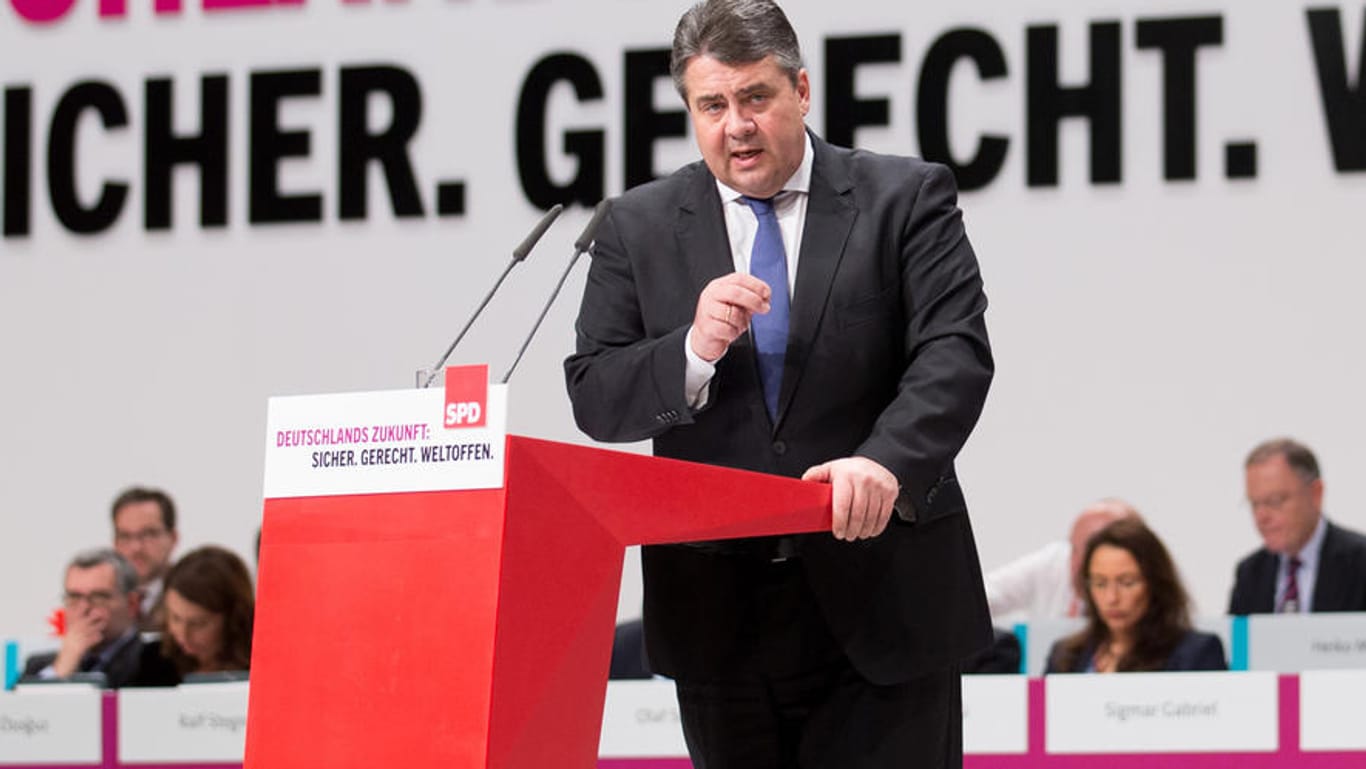 Sigmar Gabriel während seiner 105-minütigen Rede beim SPD-Parteitag.