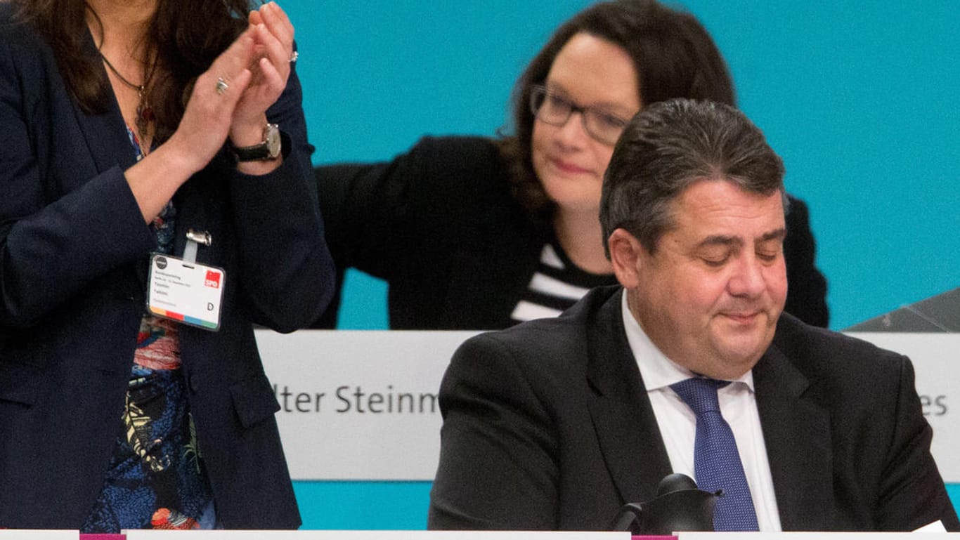 Sehen so Sieger aus? Gabriel nach der Wiederwahl auf dem Berliner SPD-Bundesparteitag.
