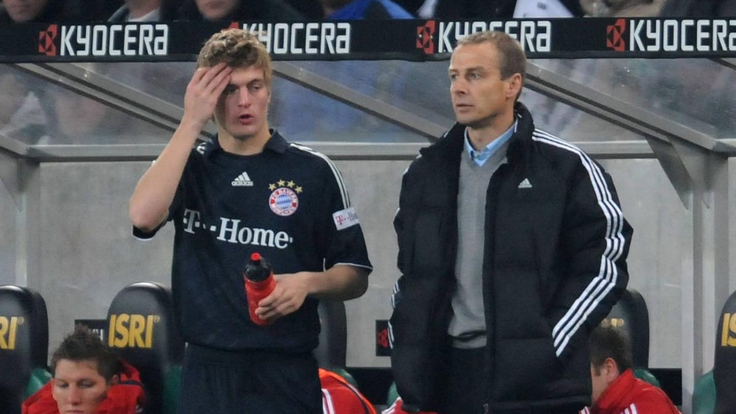 Toni Kroos und Jürgen Klinsmann arbeiteten in der Saison 2008/2009 beim FC Bayern zusammen. Toni Kroos und Jürgen Klinsmann arbeiteten in der Saison 2008/2009 beim FC Bayern zusammen.