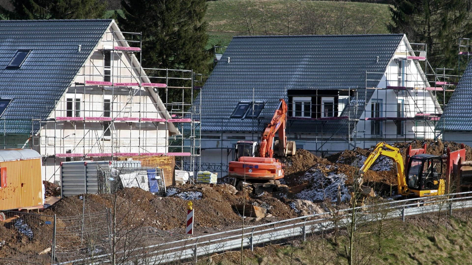 Erschließungskosten können auch noch anfallen, wenn das Haus schon Jahre steht.