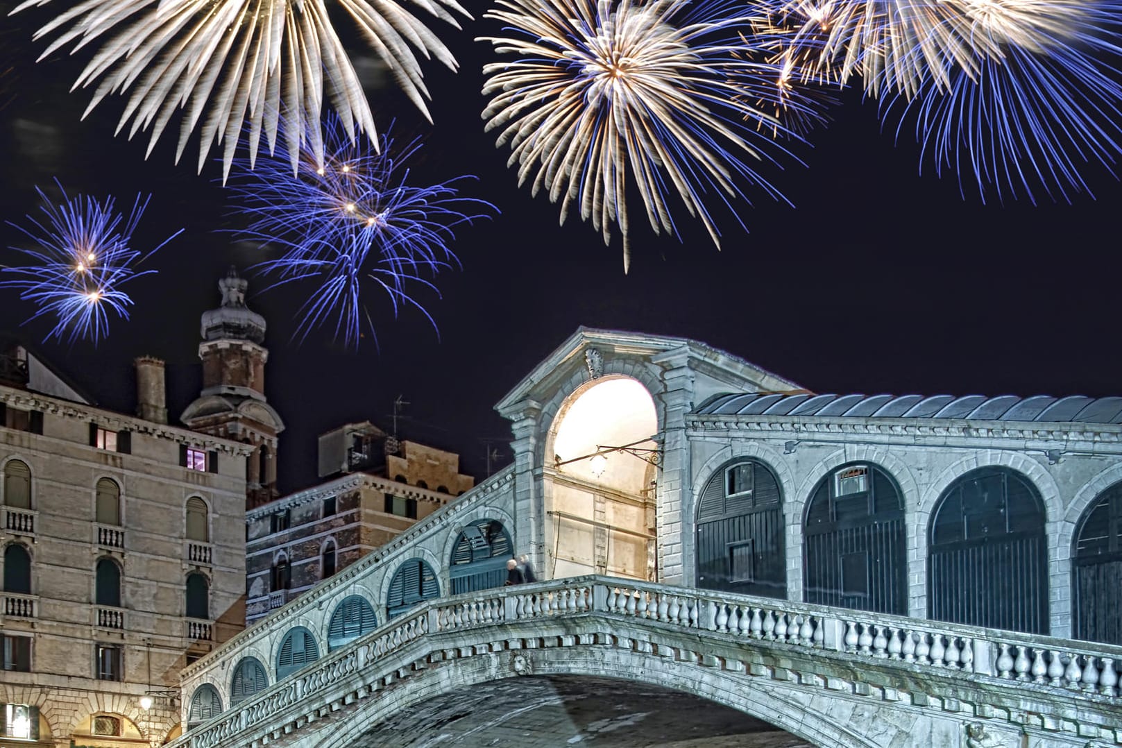 Silvester in Venedig gefällt nicht nur Verliebten: In der Lagunenstadt steigen am 31.12. eine Menge Partys.