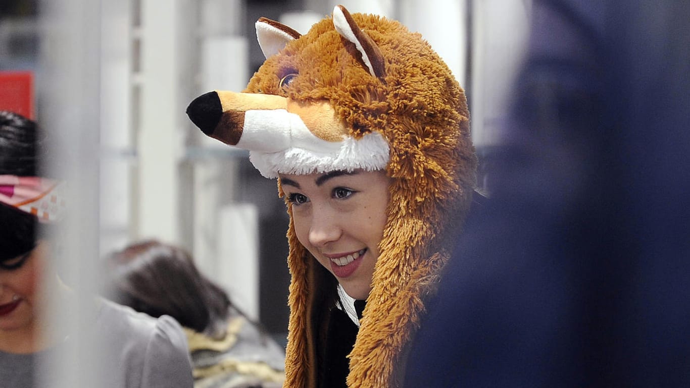 Aurora Ramazzotti trug beim Weihnachtsbummel eine Fuchs-Mütze.