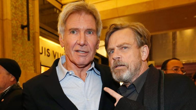 Harrison Ford und Mark Hamill gemeinsam auf dem Roten Teppich bei der "Star Wars 7"-Weltpremiere.