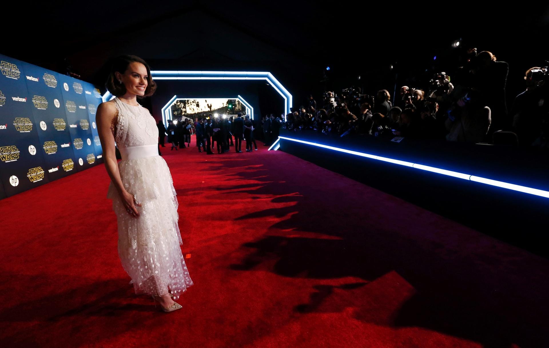Daisy Ridley verkörpert in "Star Wars 7" die Rey.