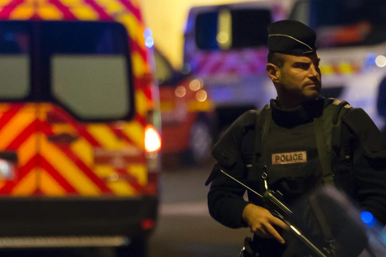 Französische Sicherheitskräfte am Stade de France in Paris nach den Attentaten vom 13. November.