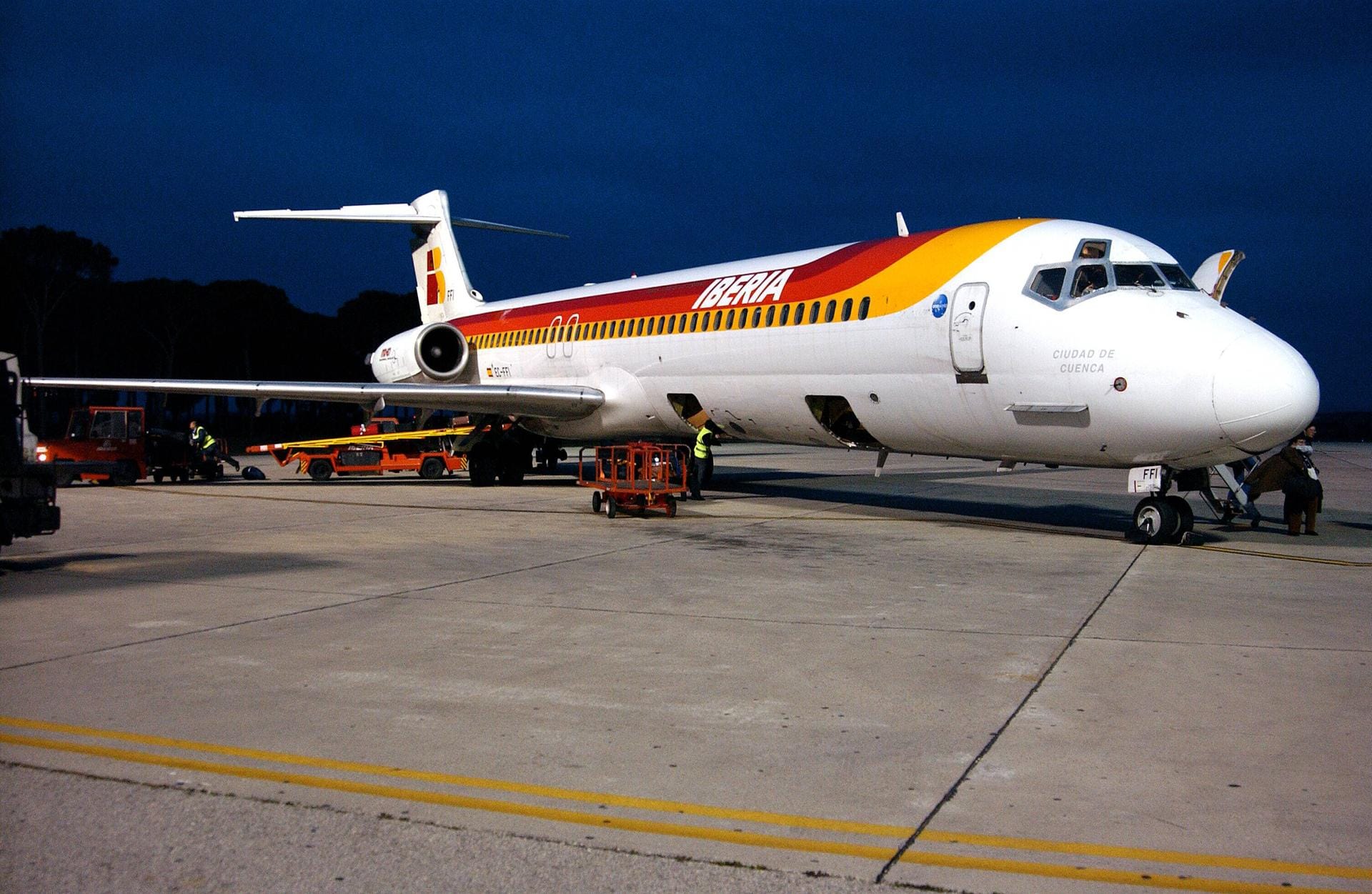 Platz 10: Iberia, hier mit einer McDonnell Douglas MD-87 in Jerez de la Frontera.