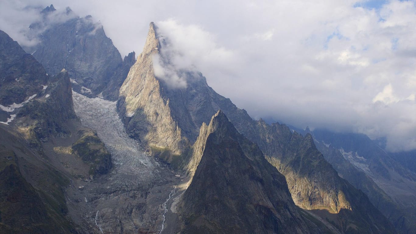 Der Mont Blanc beeindruckt durch spektakuläre Gletscher und Schluchten.