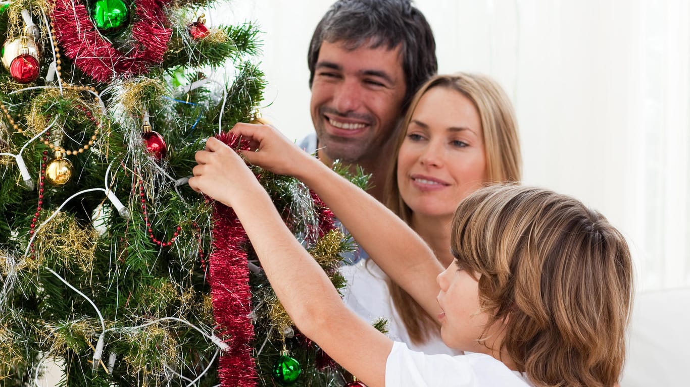 Die Tradition des Weihnachtsbaums verbreitete sich von Deutschland aus in der ganzen Welt.
