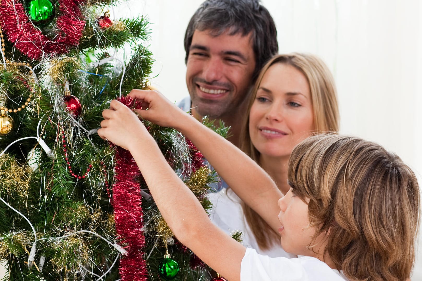 Die Tradition des Weihnachtsbaums verbreitete sich von Deutschland aus in der ganzen Welt.