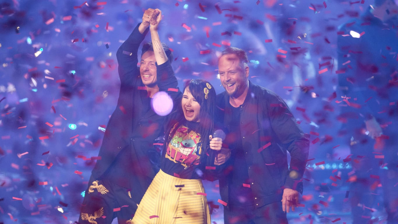 Smudo und Michi Beck jubeln über den Sieg ihrer Kandidatin Jamie-Lee Kriewitz bei "The Voice of Germany".