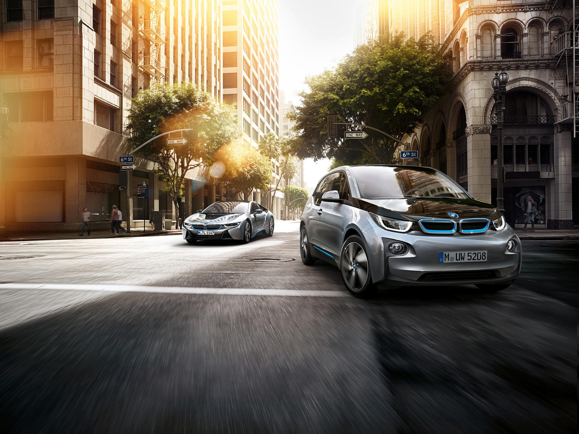 Leise und sparsam: Auch das Elektroauto BMW i3 und der Hybridsportler BMW i8 stehen auf der Messe.