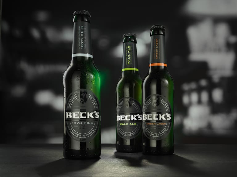 Die durch ihr "Fernsehbier" bekannte Bremer Großbrauerei Beck reitet nun mit drei neuen Sorten auf der Craft Beer-Welle mit. Das wurde in den Szene-Blogs sehr kontrovers debattiert.