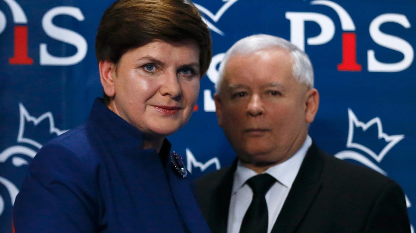 Die konservative Führung in Warschau: Ministerpräsidentin Beata Szydlo und Chef der "Partei "Recht und Gerechtigkeit" (PiS), Jaroslaw Kaczynski.